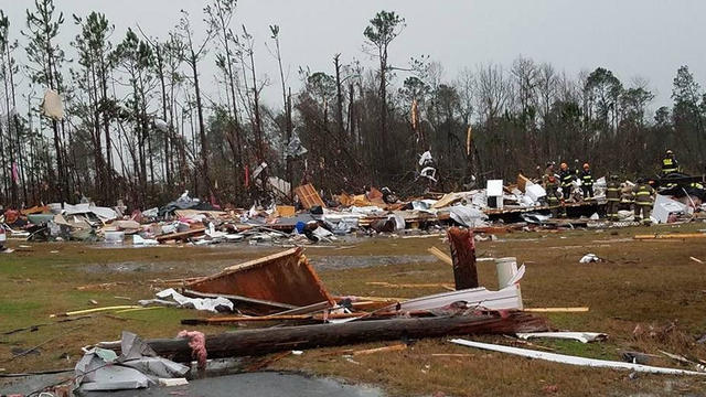 adel-georgia-apparent-tornado-damage-012217.jpg 