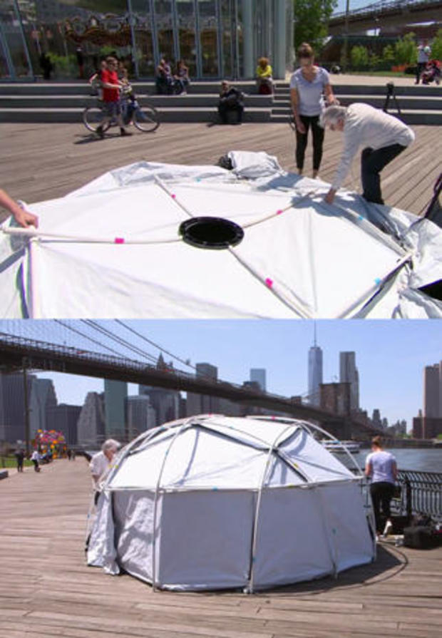 abelardo-morell-tent-camera-on-brooklyn-waterfront.jpg 