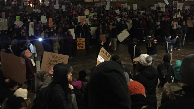 Protesters slam Trump immigration ban 