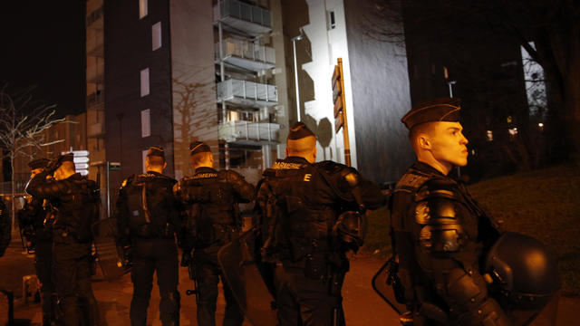 france-paris-police-riot-ap-17038790103339.jpg 