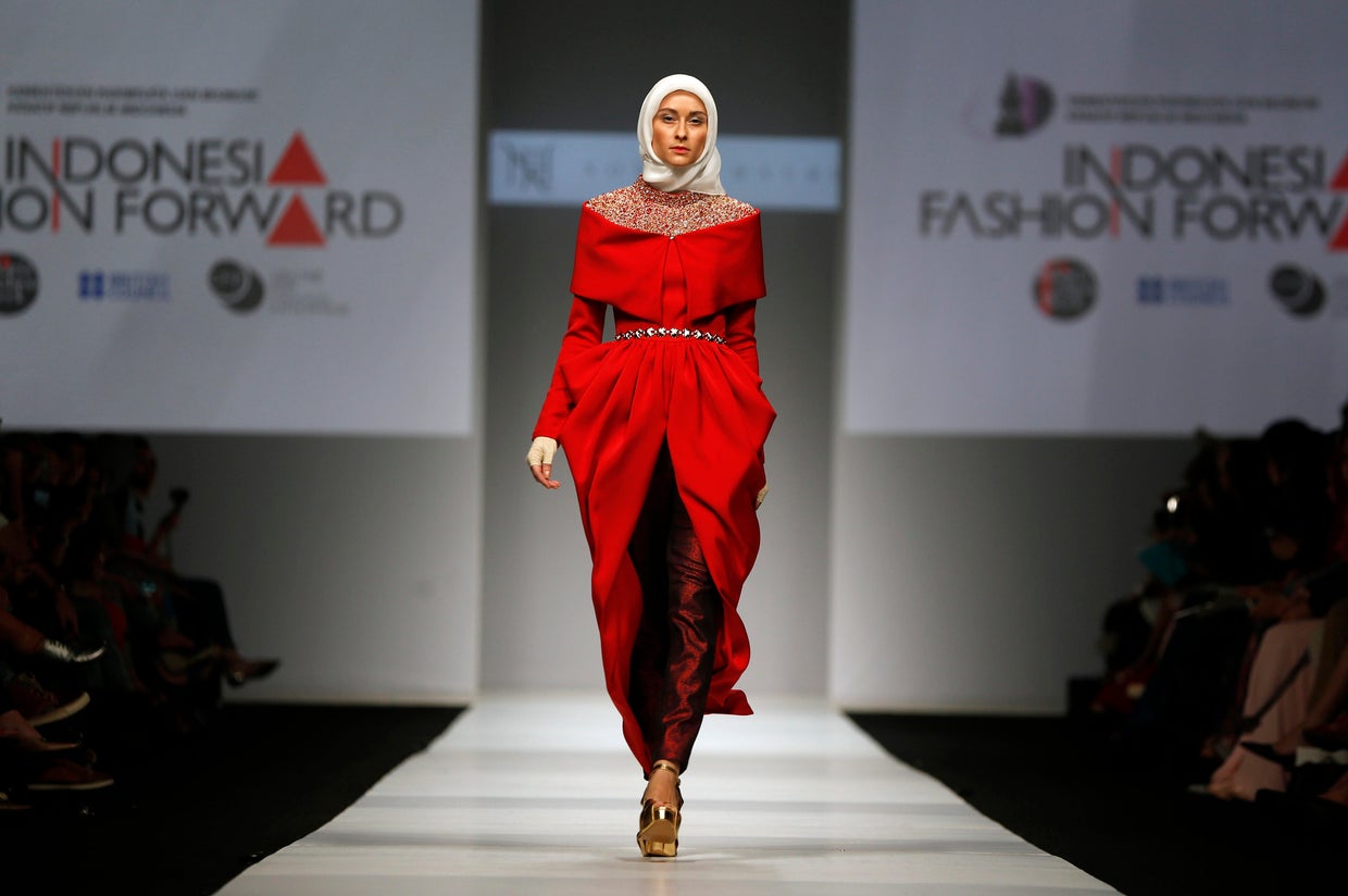 Why the apparel industry is embracing Muslim fashion - CBS News