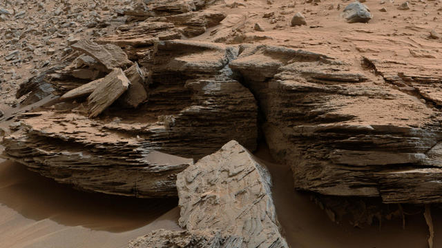 whale-rock-curiosity-rover.jpg 