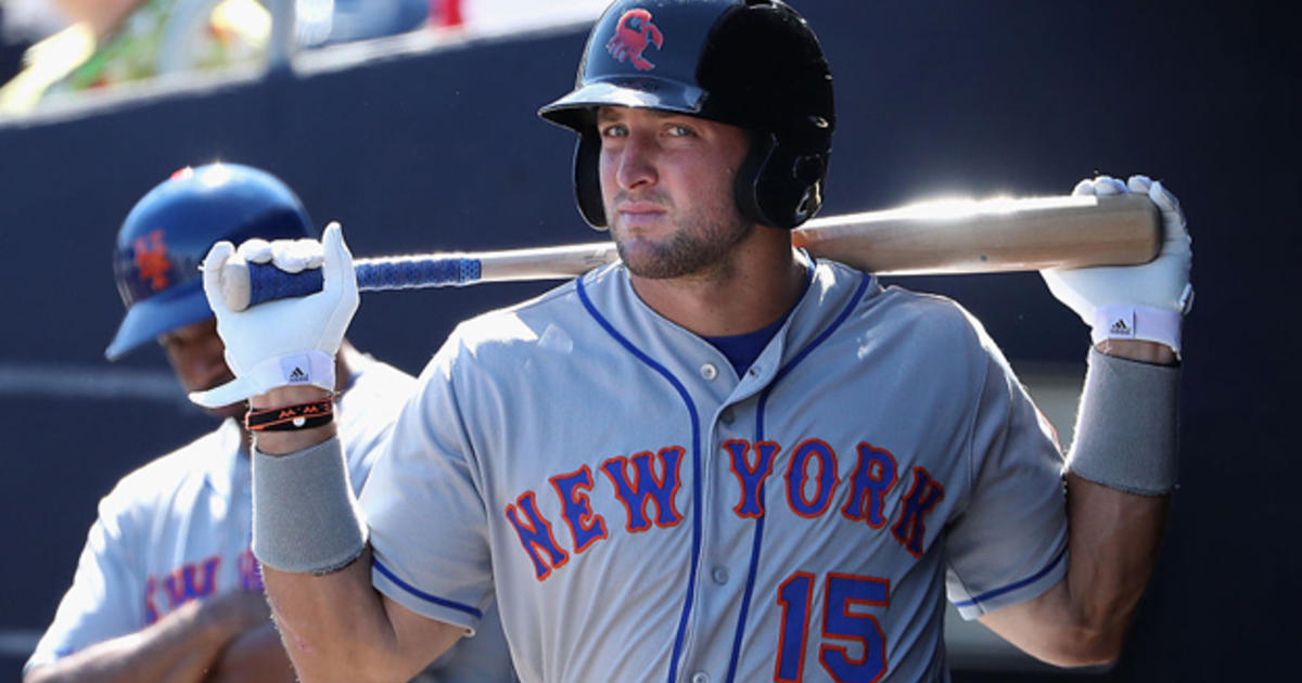 Tim Tebow works out at New York Mets camp, wearing No. 15 in