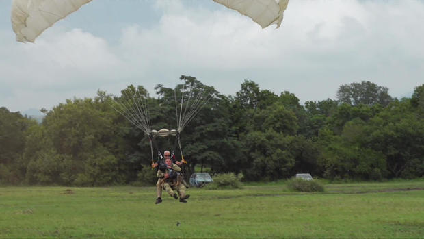 d2-patta-skydiving-dogs-carter-redman-pkg-transfer4.jpg 