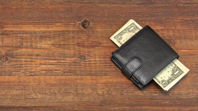 wallet-istock-484607792.jpg 