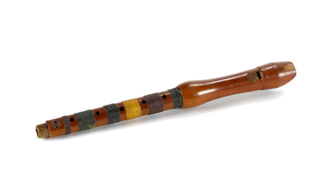 satmo-0325-auction-jimi-hendrix-wooden-recorder.jpg 