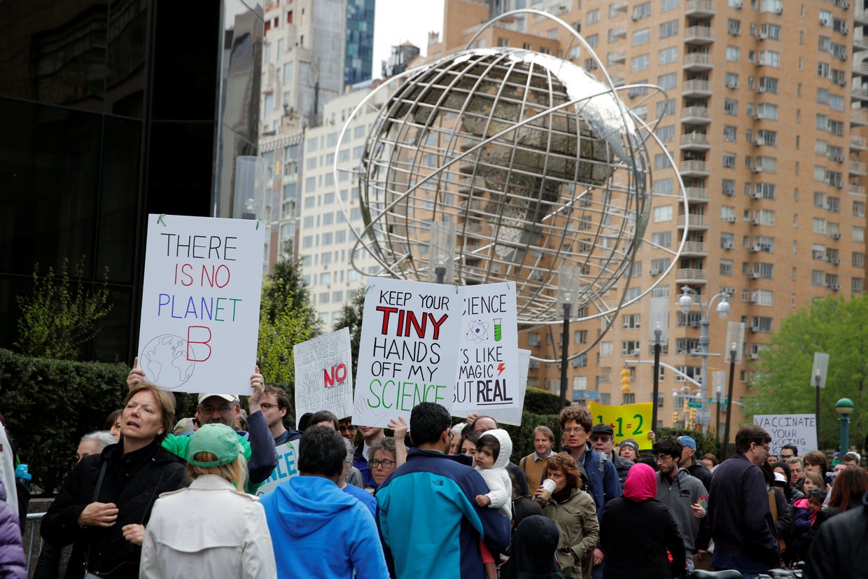 2017-04-22t143744z-811794936-rc153bf01c30-rtrmadp-3-earth-day-usa-march.jpg 