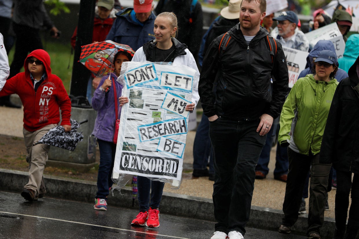 2017-04-22t195740z-1308642539-rc1e247f4670-rtrmadp-3-earth-day-usa-march.jpg 