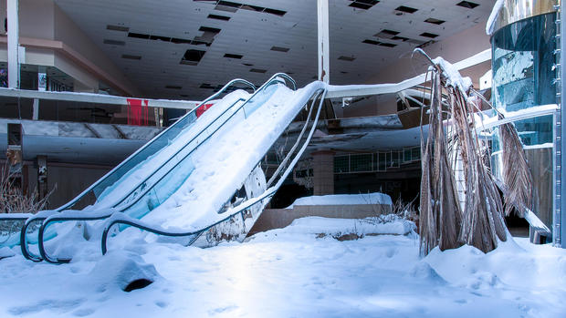 Eerie photos of abandoned malls and retail stores around the world 