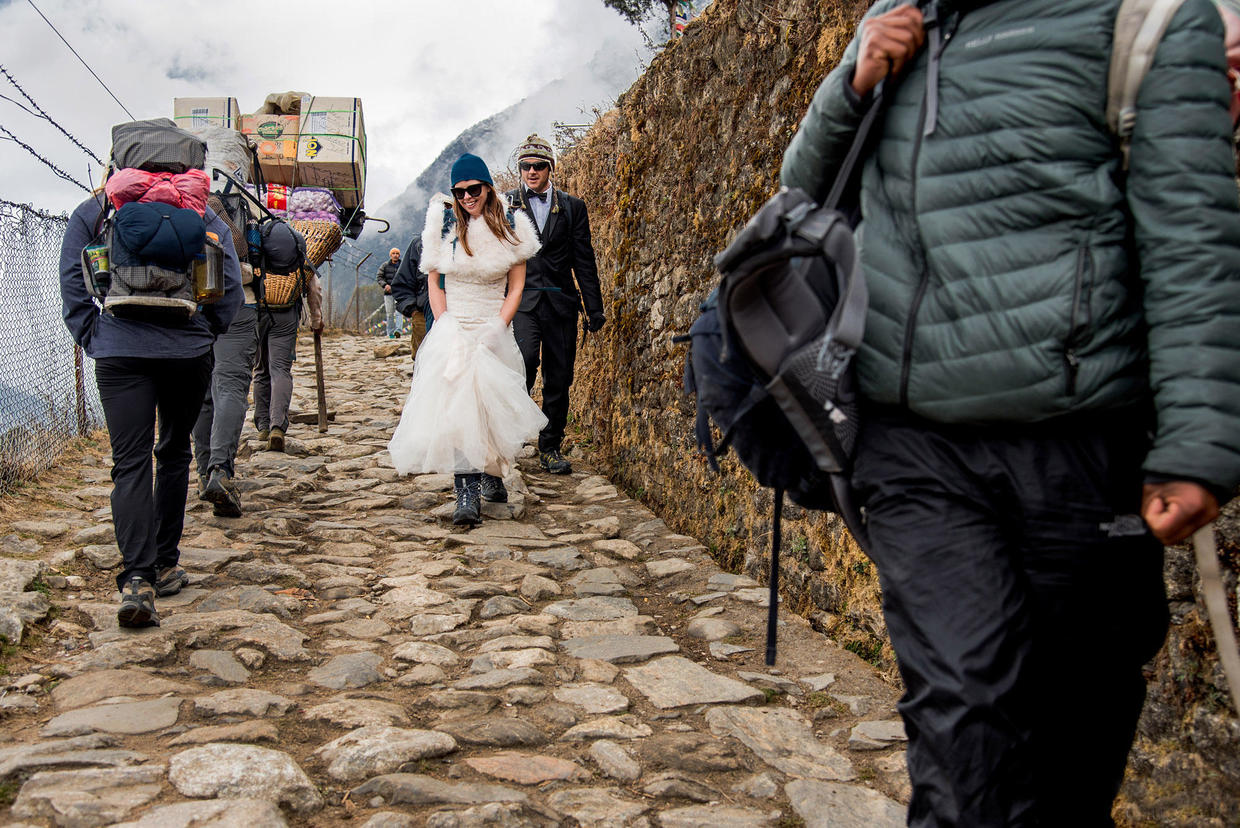 Daring Couple Gets Married On Mount Everest 