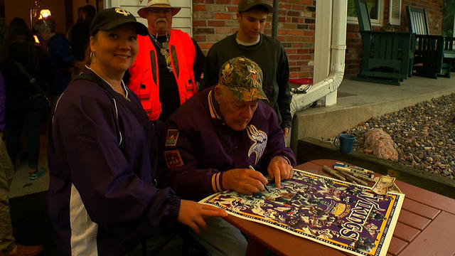 bud-grant-garage-sale.jpg 