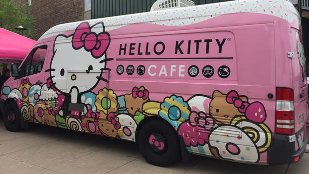 hello-kitty-cafe-truck 