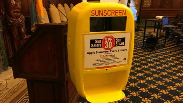 sunscreen dispenser 
