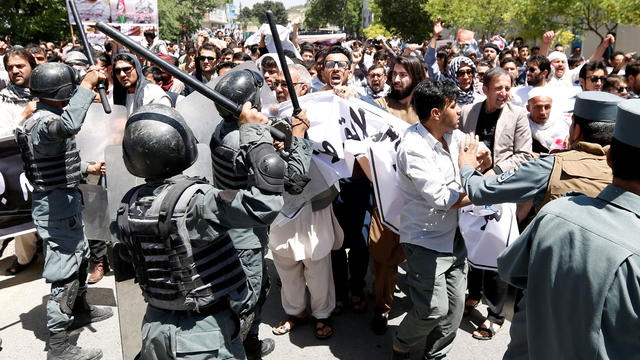 2017-06-02t072522z-1499745354-rc1e70081560-rtrmadp-3-afghanistan-blast-demonstration.jpg 