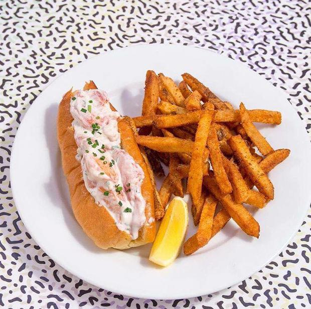 old-bay-fries-leon-carosi-lobster-roll.jpg 