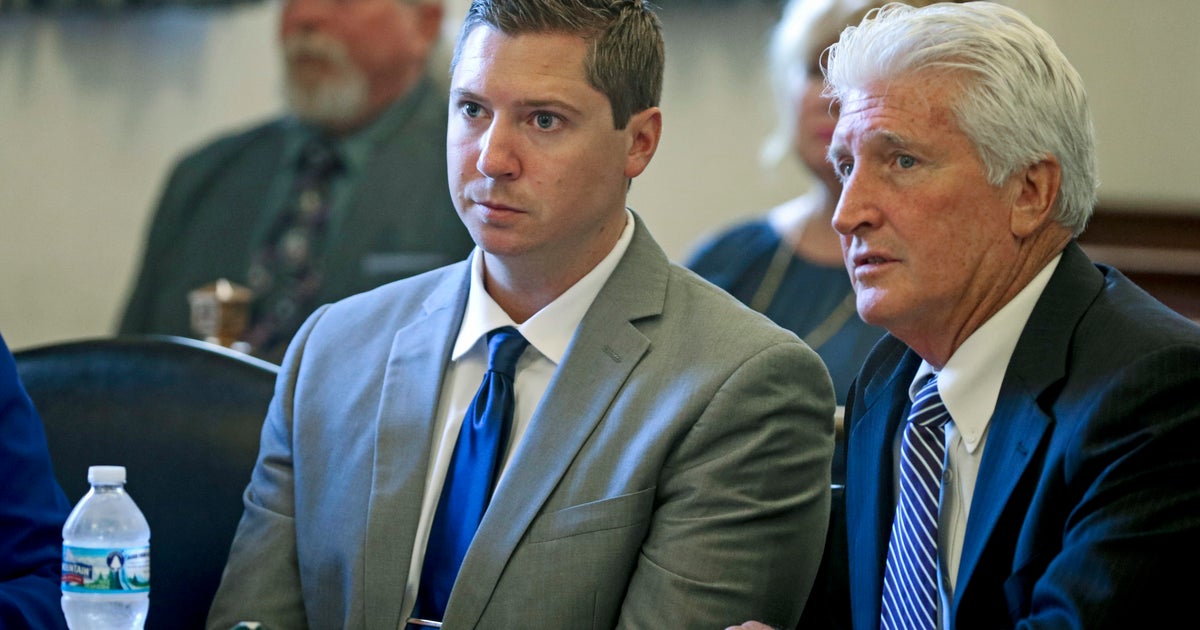 Ray Tensing trial: Jury deadlocks, mistrial declared in Ohio cop's ...