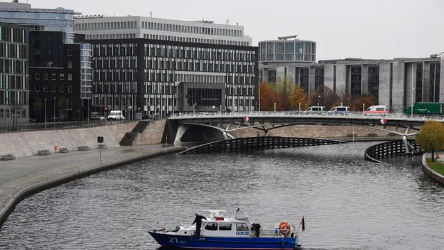 germany-berlin-spree-river-623812938.jpg 