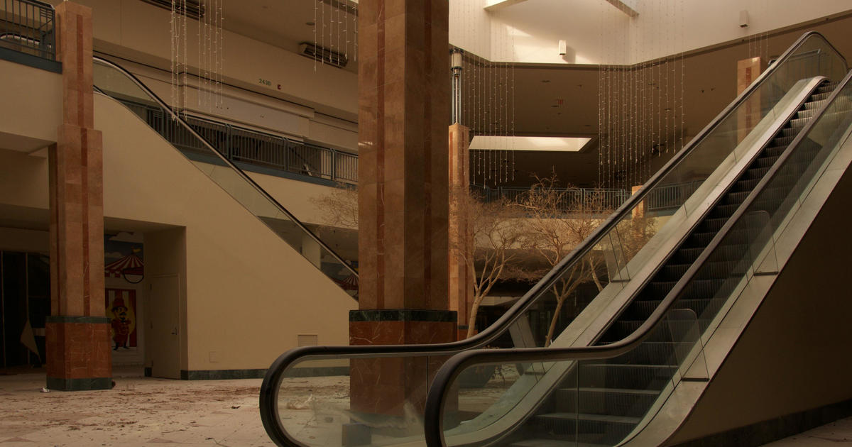 Photos Inside Chicago's Abandoned Mall