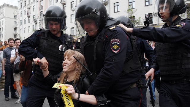 russia-protest-arrest-695210002.jpg 