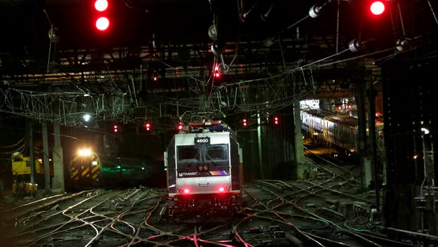 penn-station-delays-620-ap-17145645855707.jpg 