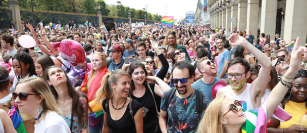 gay-pride-parades-getty-800580752.jpg 