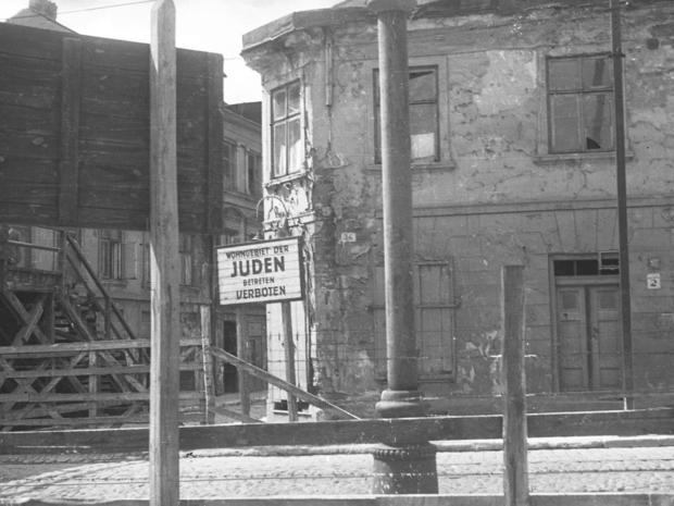 lodz-ghetto-09-sign-for-jewish-residential-area-henryk-ross.jpg 