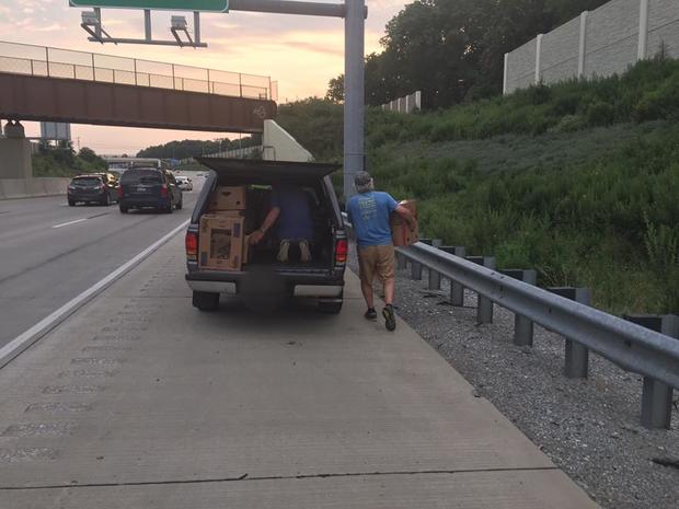 Officers Help Elderly Man Delivering Food To Homeless Shelter After Truck Breaks Down 