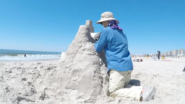 en-0724-sand-castle-timelapse.jpg 