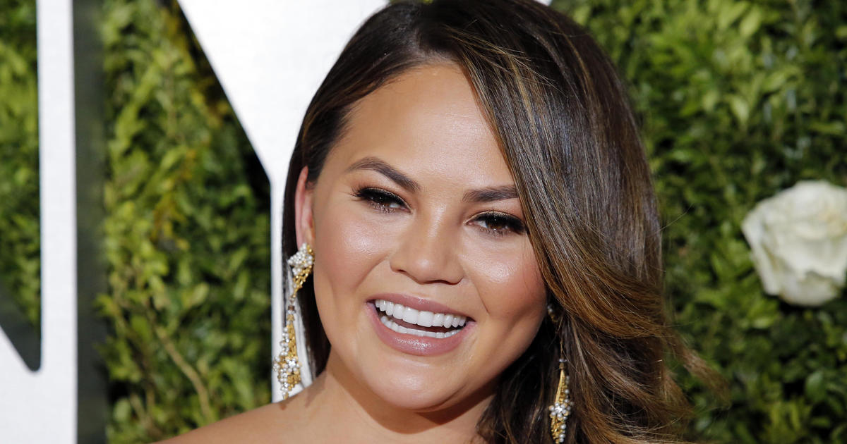 Trump Blocks Chrissy Teigen On Twitter Cbs News 1260