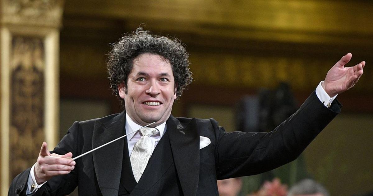 Video Gustavo Dudamel to be 1st Latino to lead New York