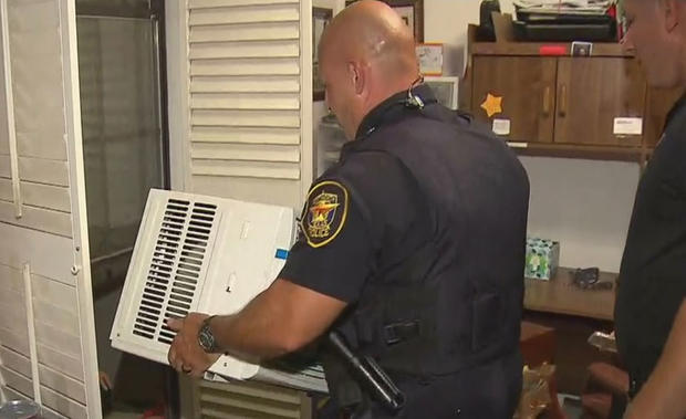 Fort Worth officers install ac unit 