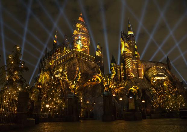 The Nighttime Lights at Hogwarts Castle-Universal Studios Hollywood 
