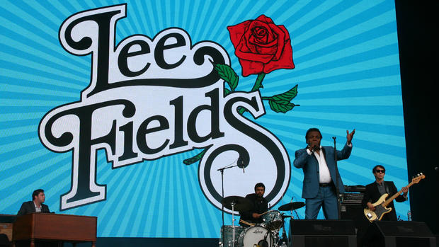 lee-fields-and-the-expressions-5.jpg 