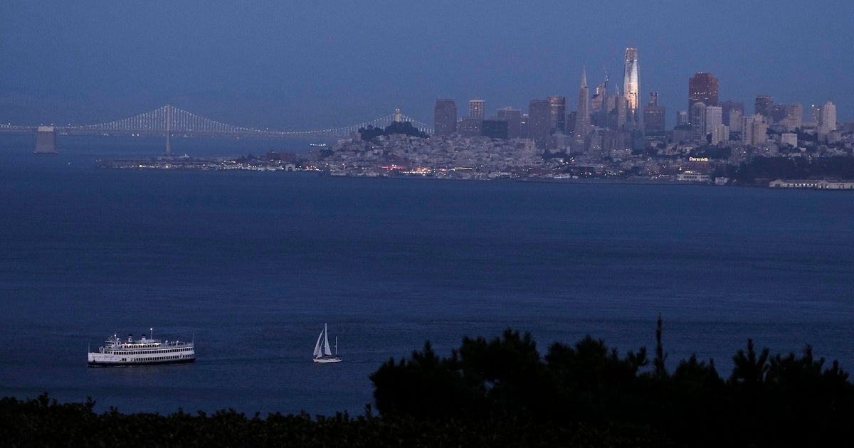 Workers set to complete tallest building in San Francisco - CBS News
