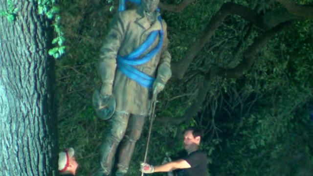 confederate-statue-removal-university-of-texas-082117.jpg 