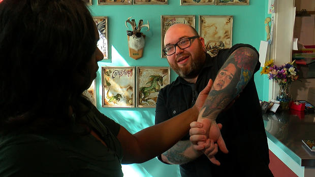 Sam Richard Shows Suspiria Tattoo By Mo Richard 