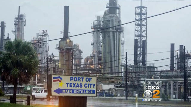 texas-oil-refinery.jpg 