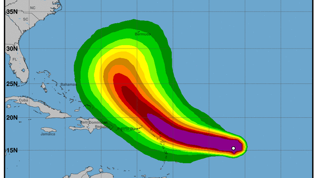 170906-nhc-triple-hurricanes-8pm.jpg 