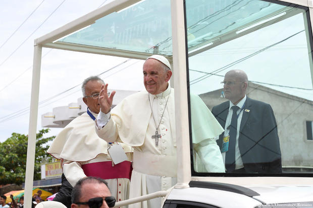 Pope Francis greets faithful from his popemobile in Cartagena 