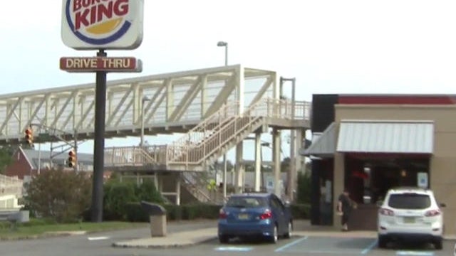 denville-nj-burger-kikng-parking-lot-2-babies-born-in-2-days-0817.jpg 