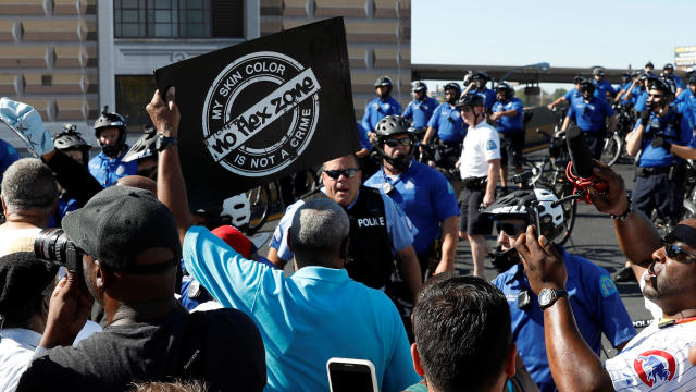 Members of the St. Louis Metropolitan Police Department prevent protesters from entering Interstate 64 after the acquittal of Jason Stockley, a former St. Louis police officer charged in the 2011 fatal shooting of Anthony Lamar Smith, who was black, in St. Louis, Missouri, Sept. 15, 2017. 