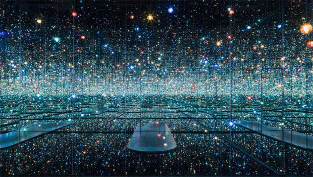 infinity-mirrored-room-the-souls-of-millions-of-light-years-away-by-yayoi-kusama-the-broad-620.jpg 