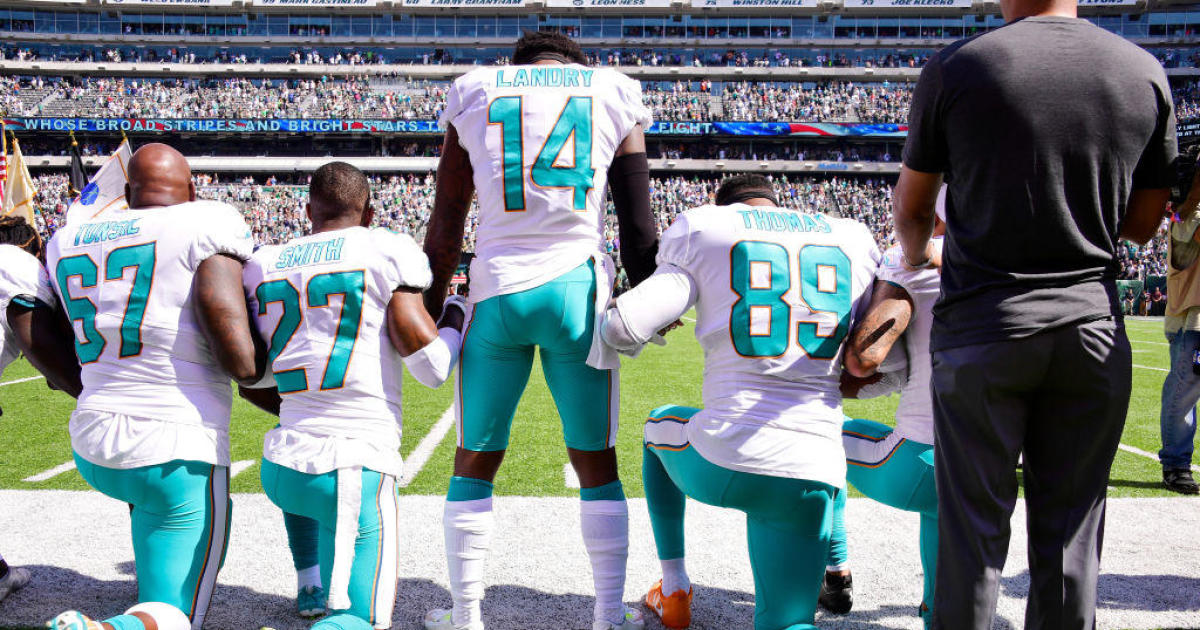 Dolphins Owner Wants Players to Stand During Anthem