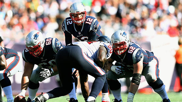 Tom Brady with offensive line at snap, David Andrews, Joe Thuney - Houston Texans v New England Patriots 