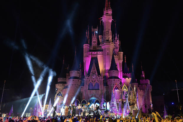2016 Disney/ABC Television Group Holiday Specials at Disney Parks 