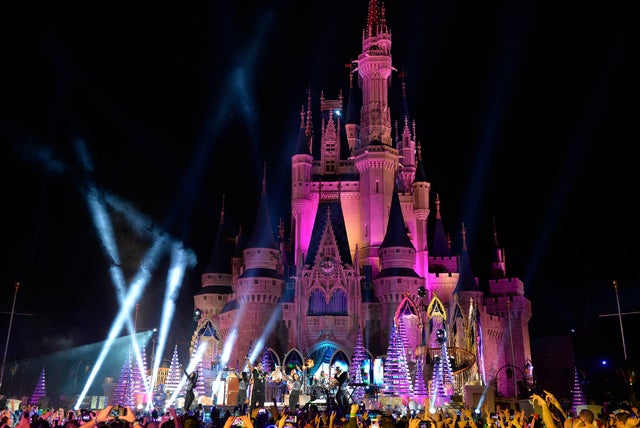 2016 Disney/ABC Television Group Holiday Specials at Disney Parks 