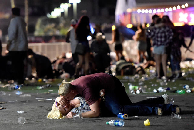 Las Vegas shooting near Mandalay Bay leaves dead at country music festival