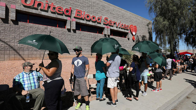 Hundreds of people queue to donate blood following the mass shooting at the Route 91 music festival in Las Vegas 