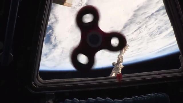 171015-nasa-fidget-spinner-01.jpg 