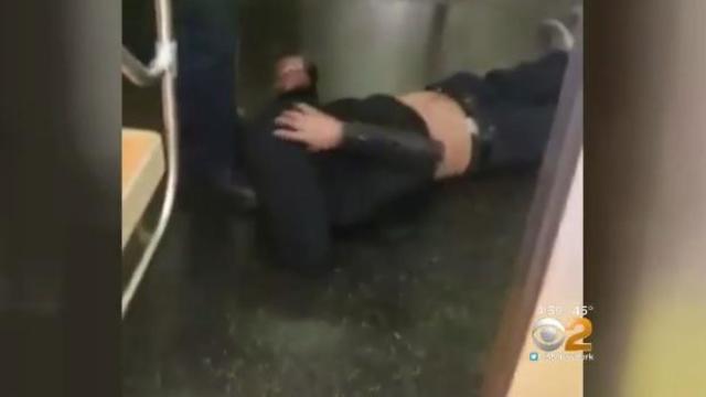 subway-passenger-dragged.jpg 